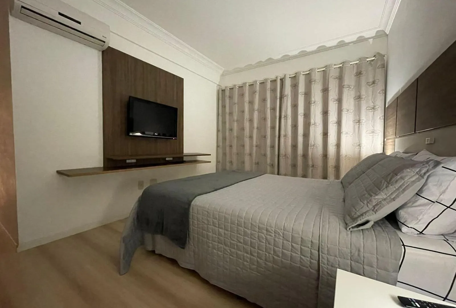 Linda Vista, Um Apartamento Por Andar, 3 Suites, 2 Garagens Balneário Camboriú Apartament