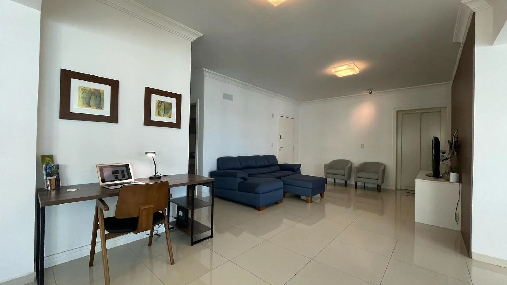 Linda Vista, Um Apartamento Por Andar, 3 Suites, 2 Garagens Balneário Camboriú