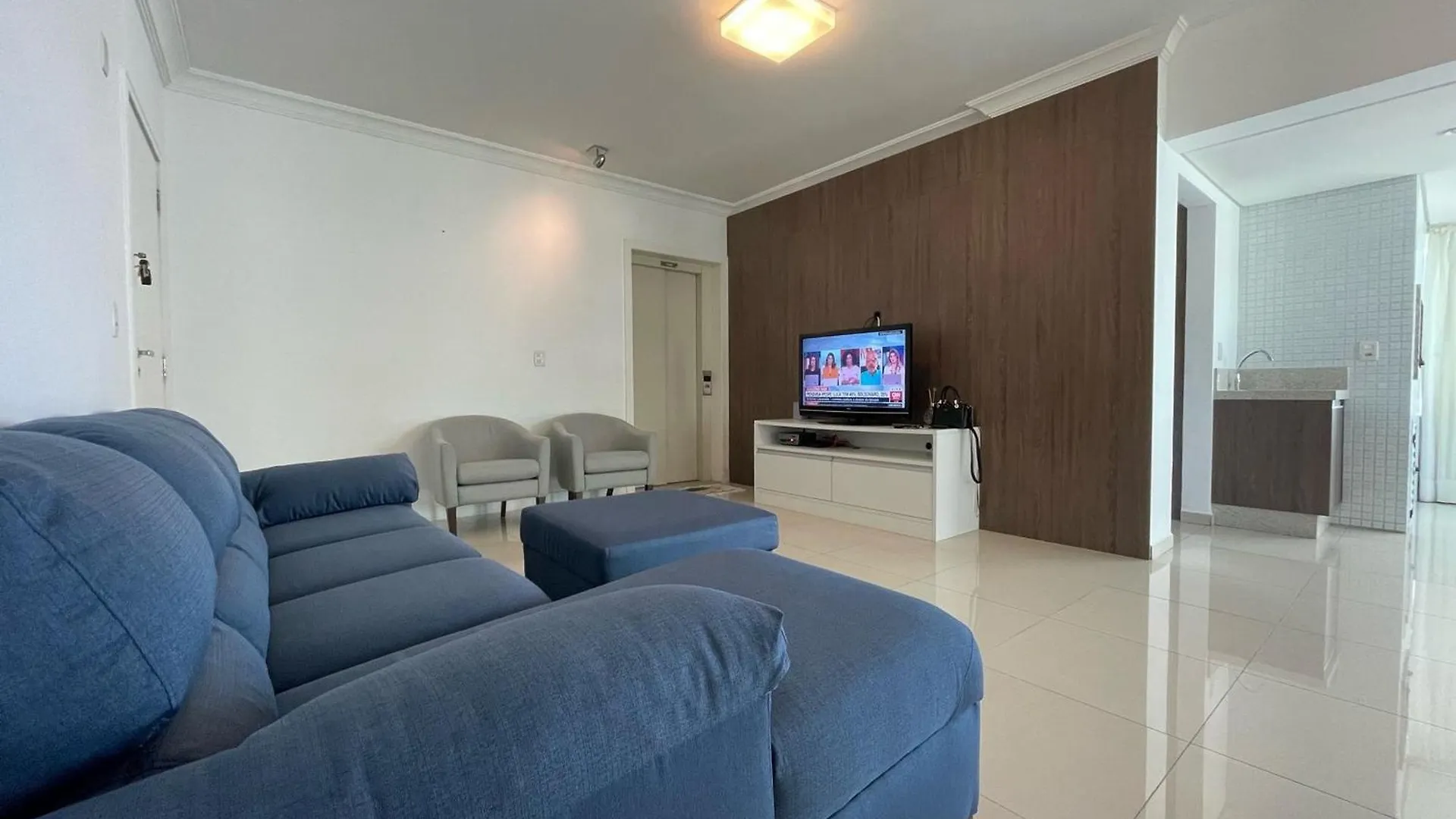 Linda Vista, Um Apartamento Por Andar, 3 Suites, 2 Garagens Balneário Camboriú